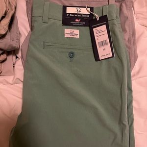Vineyard vines mens shorts - 32 - NWT